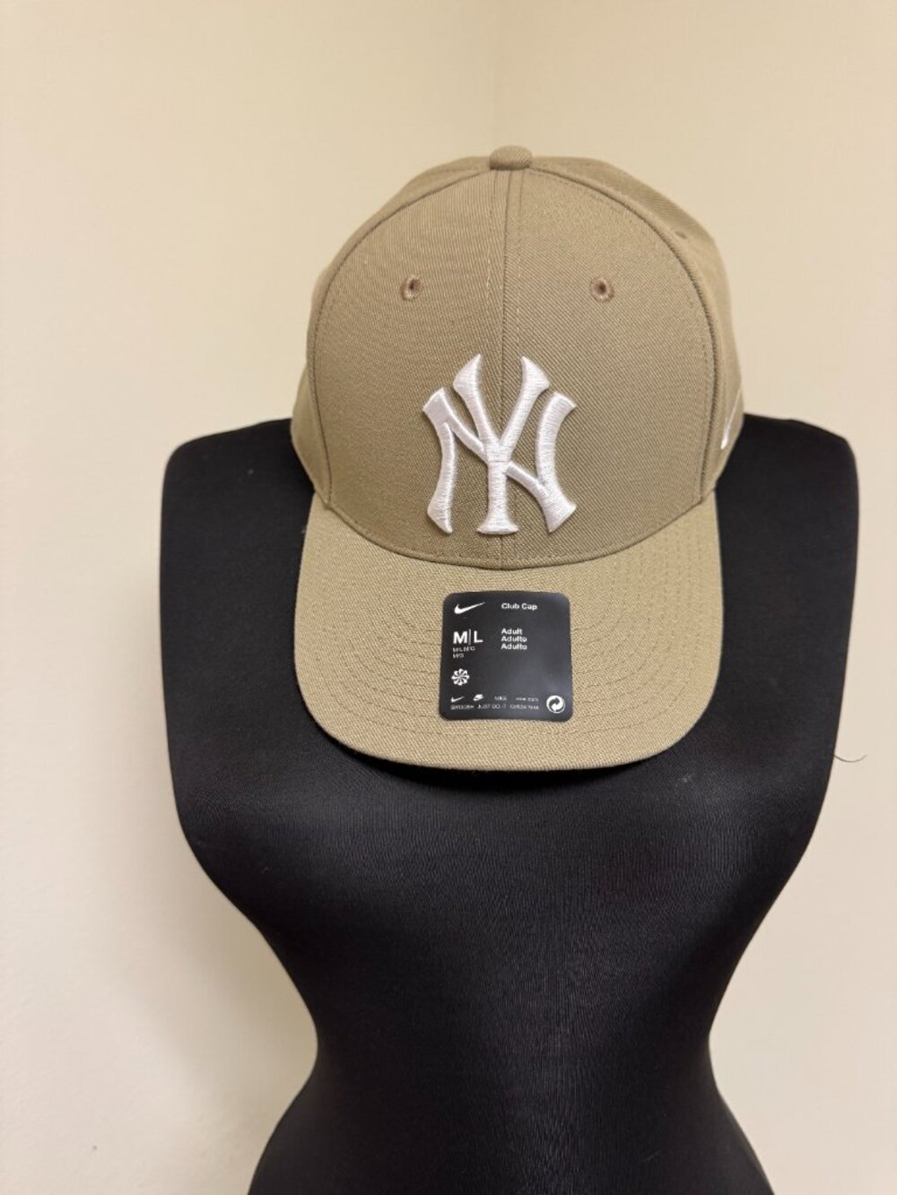 NWT Nike New York Yankees Club Cap Hat Khaki Tan M/L Adjustable